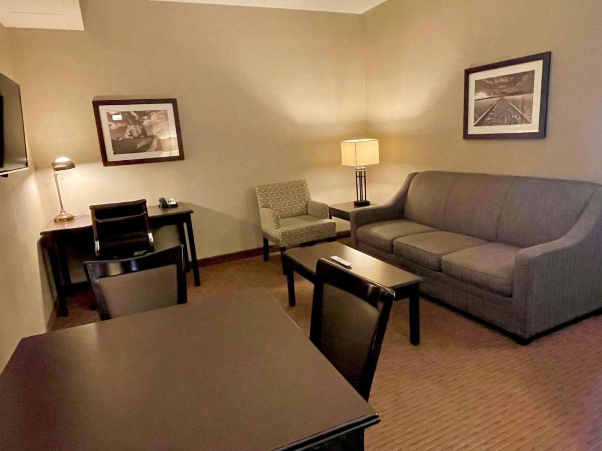 Best Western Plus Okotoks Inn&Suites Extérieur photo
