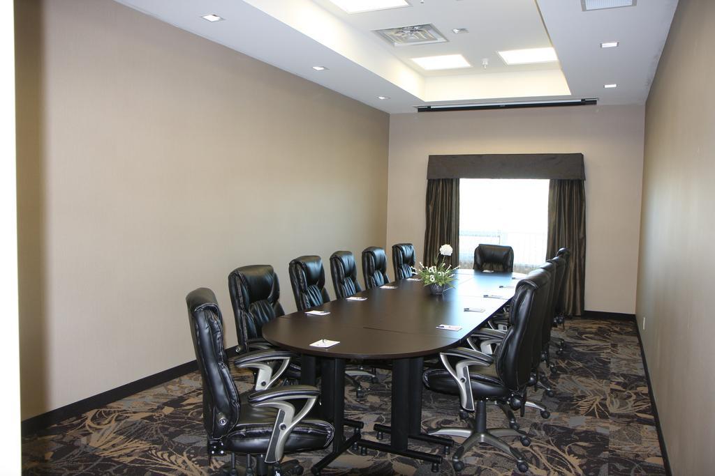 Best Western Plus Okotoks Inn&Suites Extérieur photo