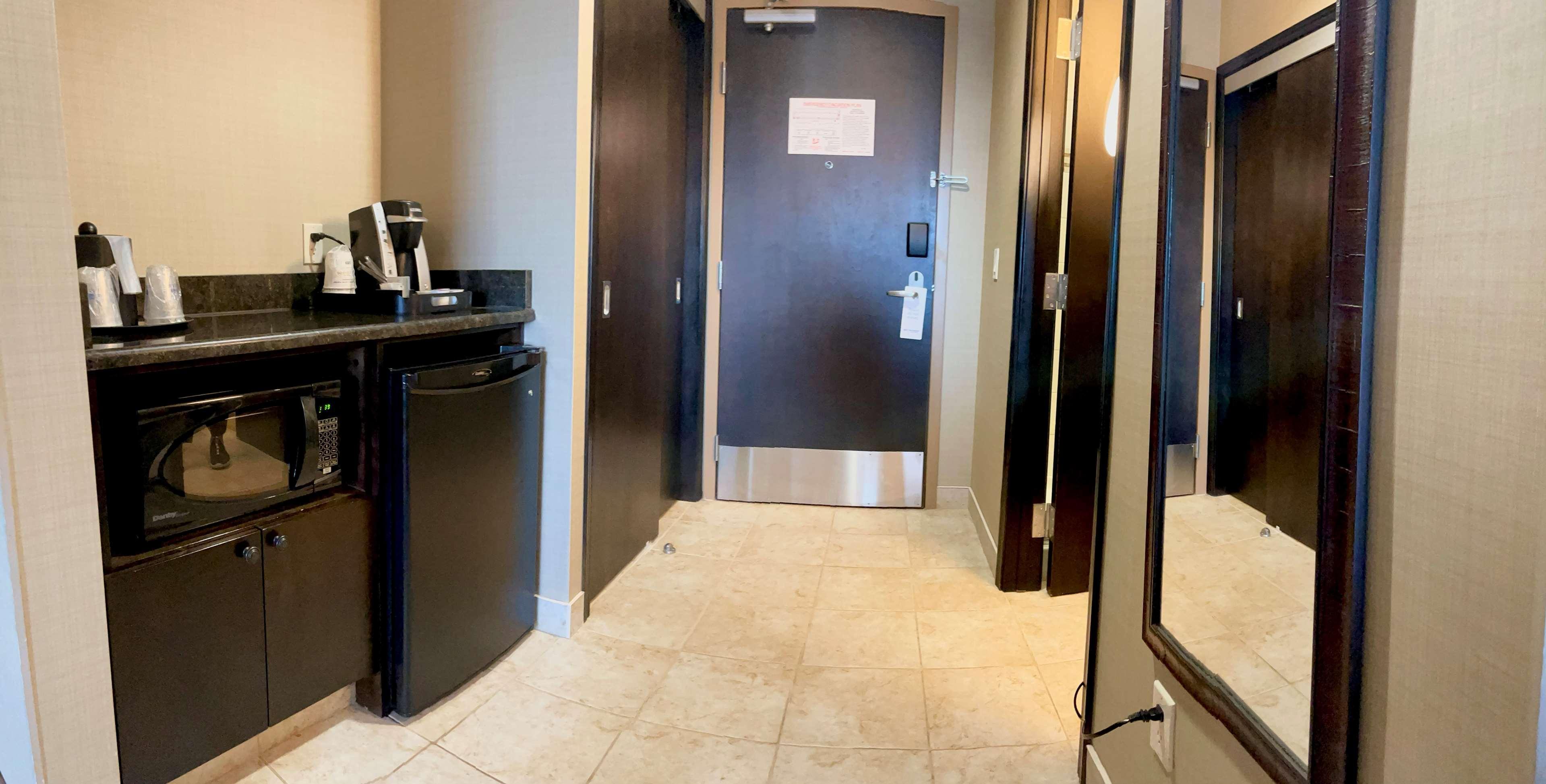 Best Western Plus Okotoks Inn&Suites Extérieur photo