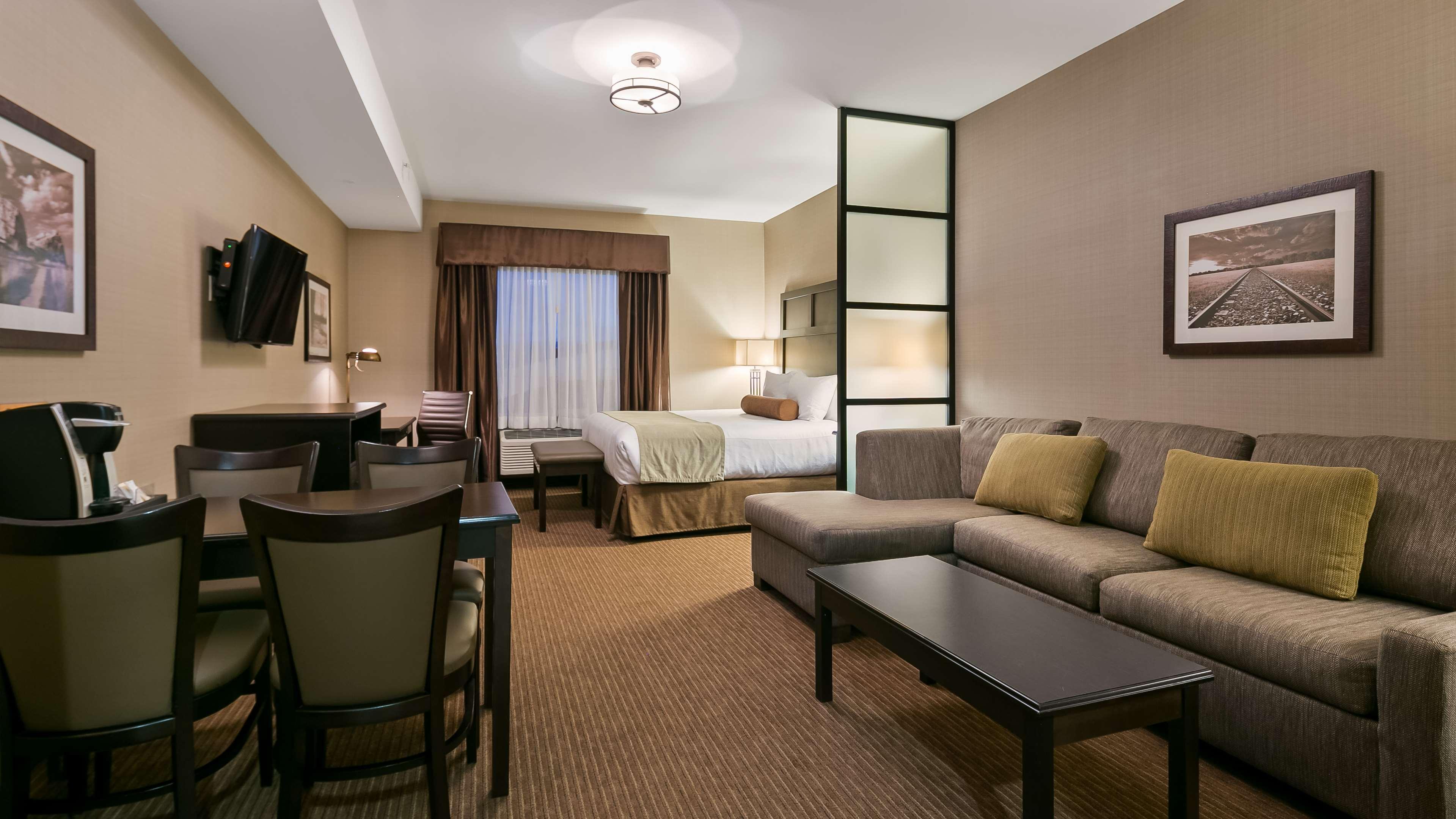 Best Western Plus Okotoks Inn&Suites Extérieur photo
