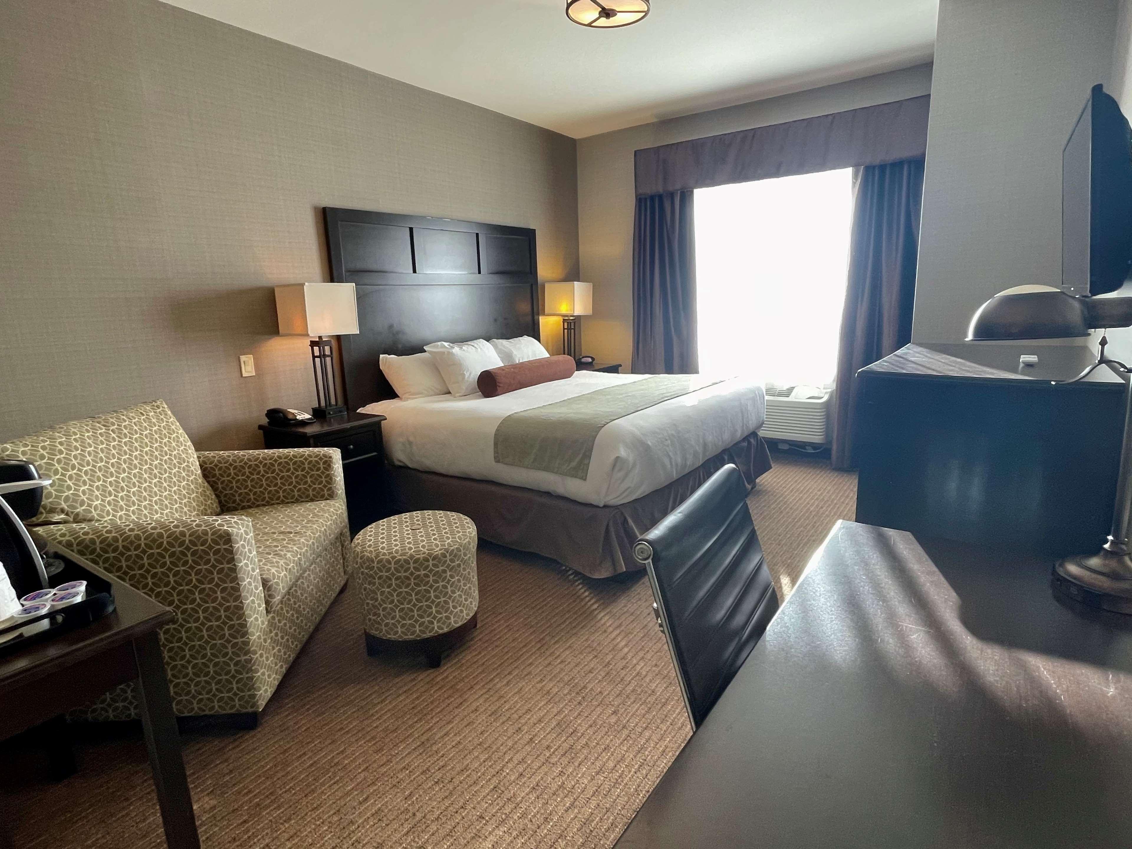 Best Western Plus Okotoks Inn&Suites Extérieur photo