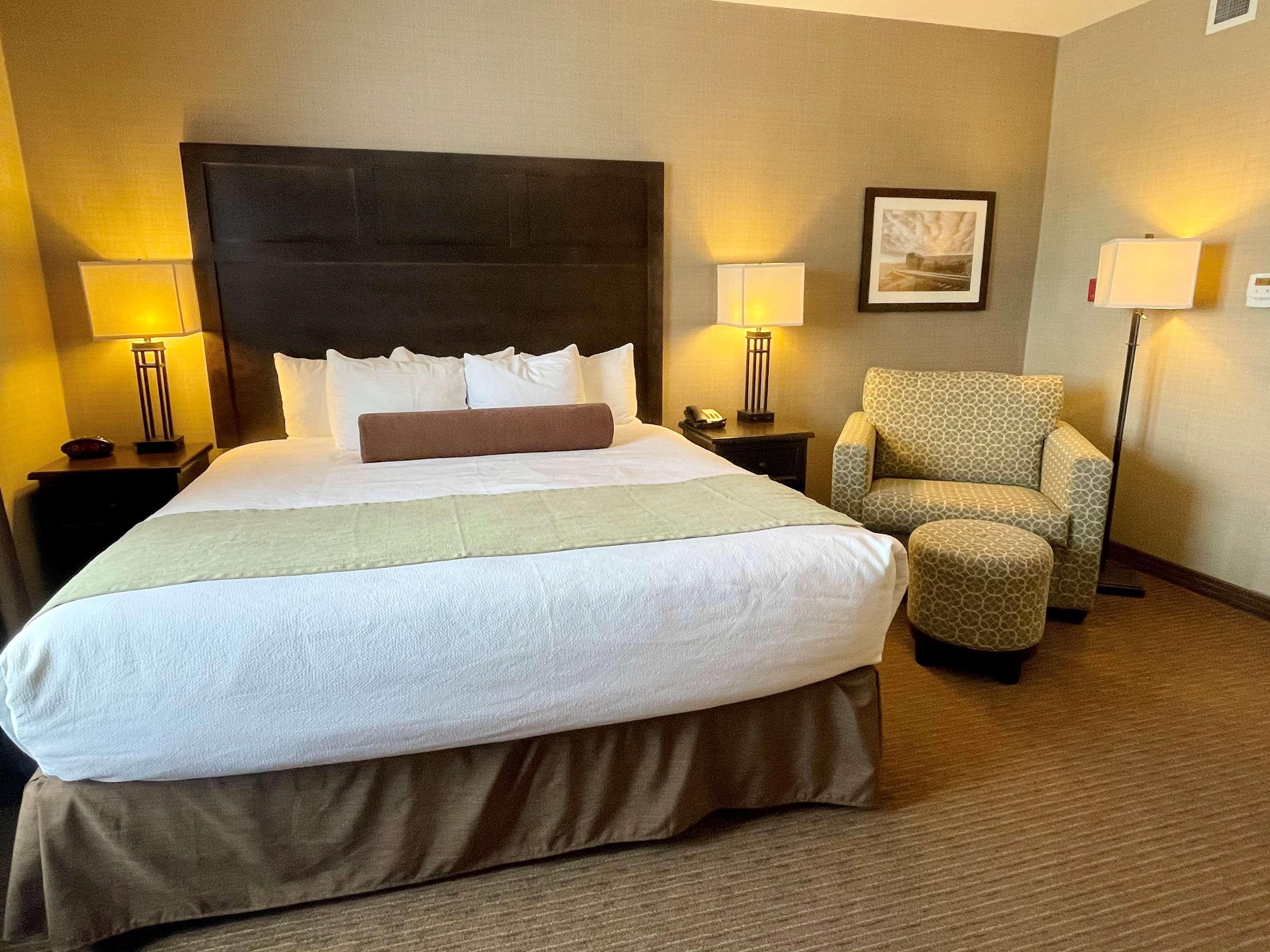 Best Western Plus Okotoks Inn&Suites Extérieur photo