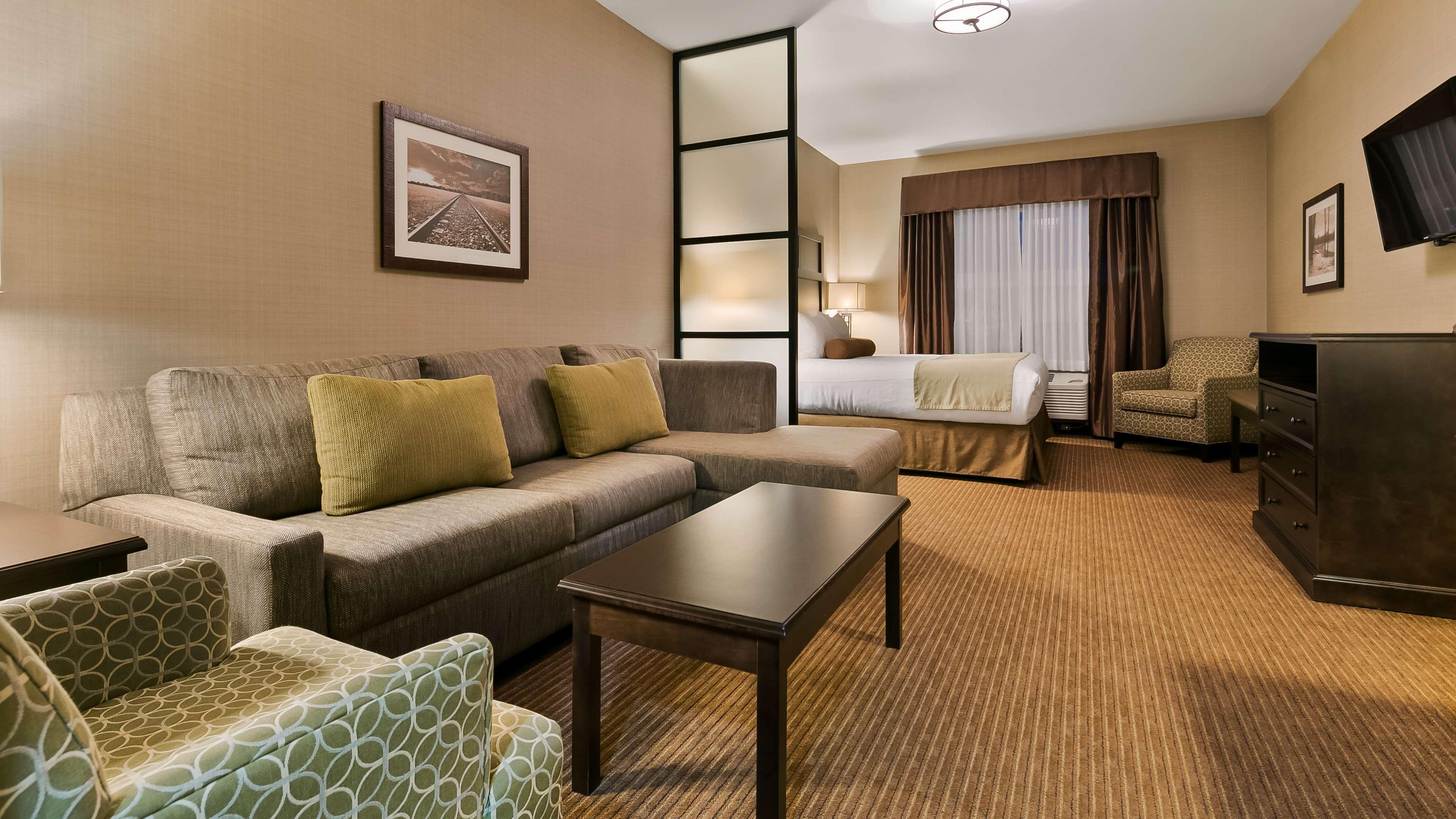 Best Western Plus Okotoks Inn&Suites Extérieur photo