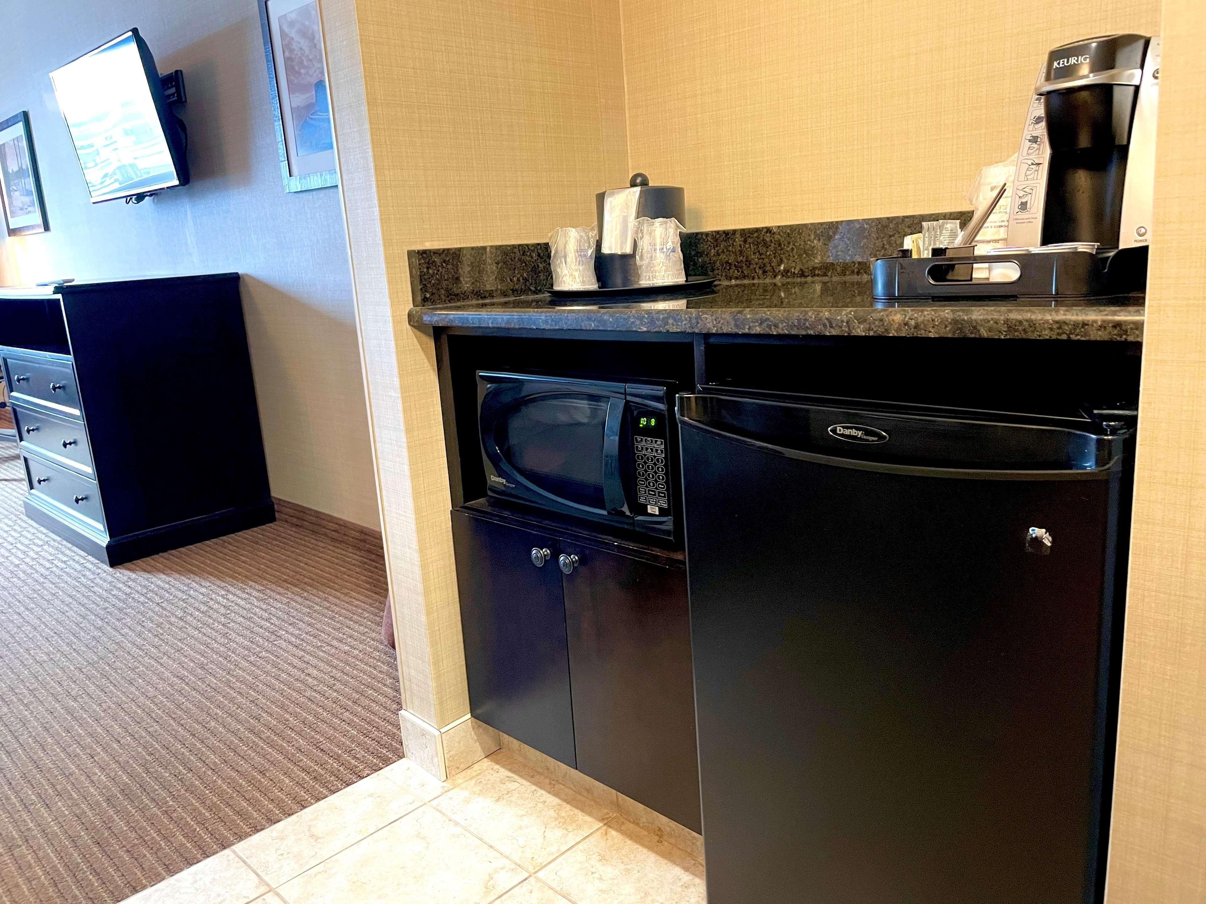Best Western Plus Okotoks Inn&Suites Extérieur photo