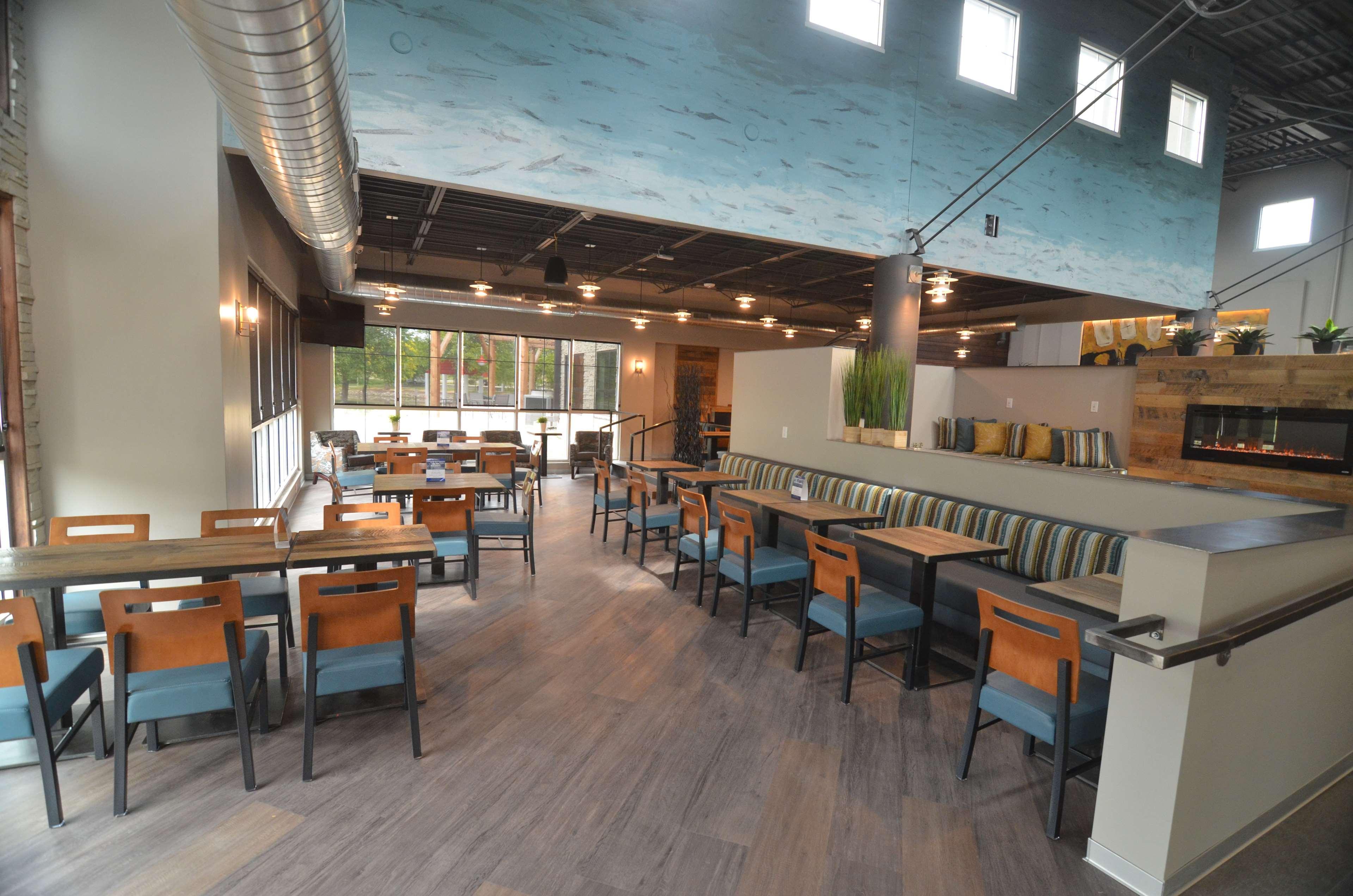 Best Western Plus Okotoks Inn&Suites Extérieur photo
