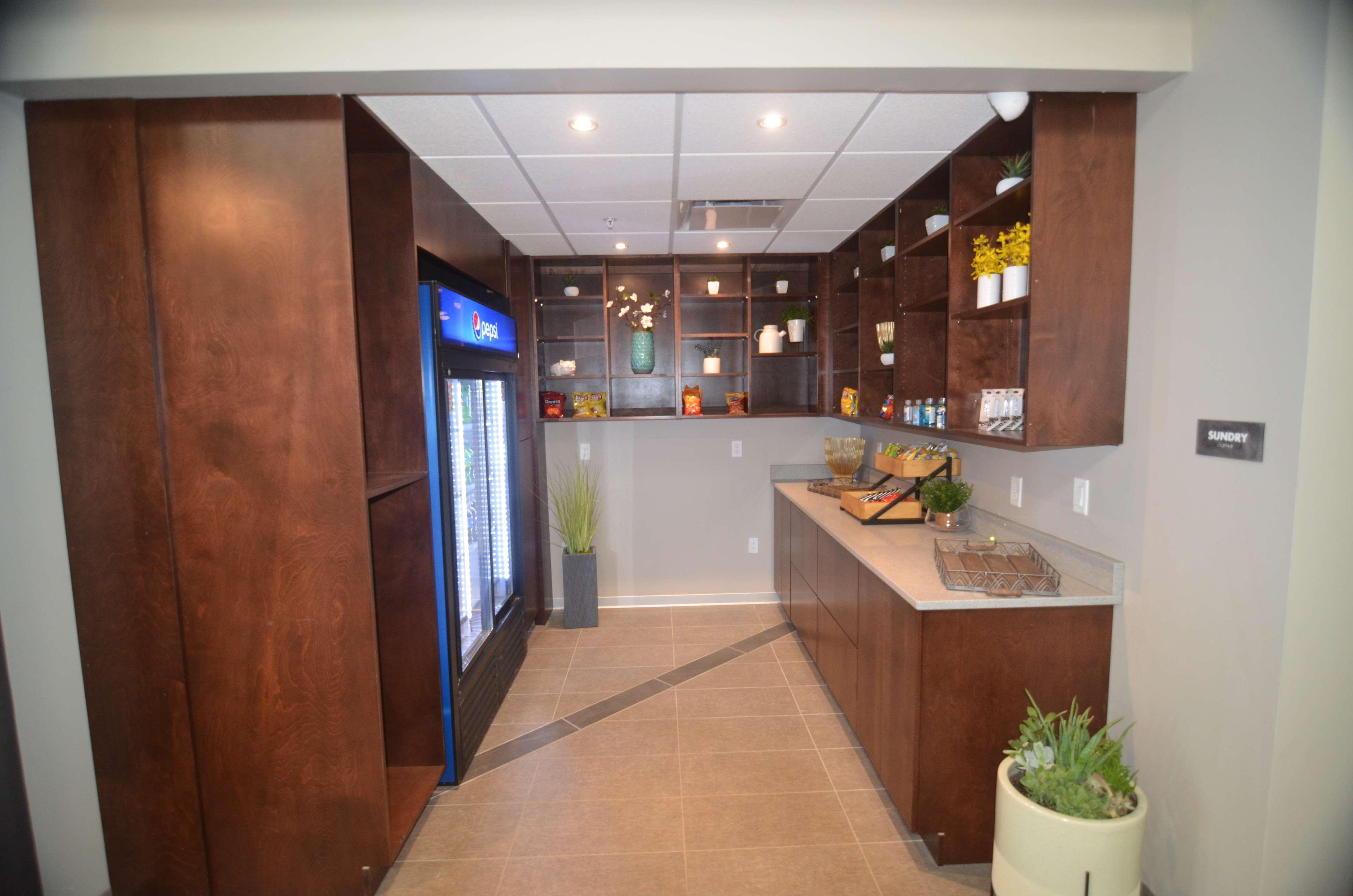 Best Western Plus Okotoks Inn&Suites Extérieur photo