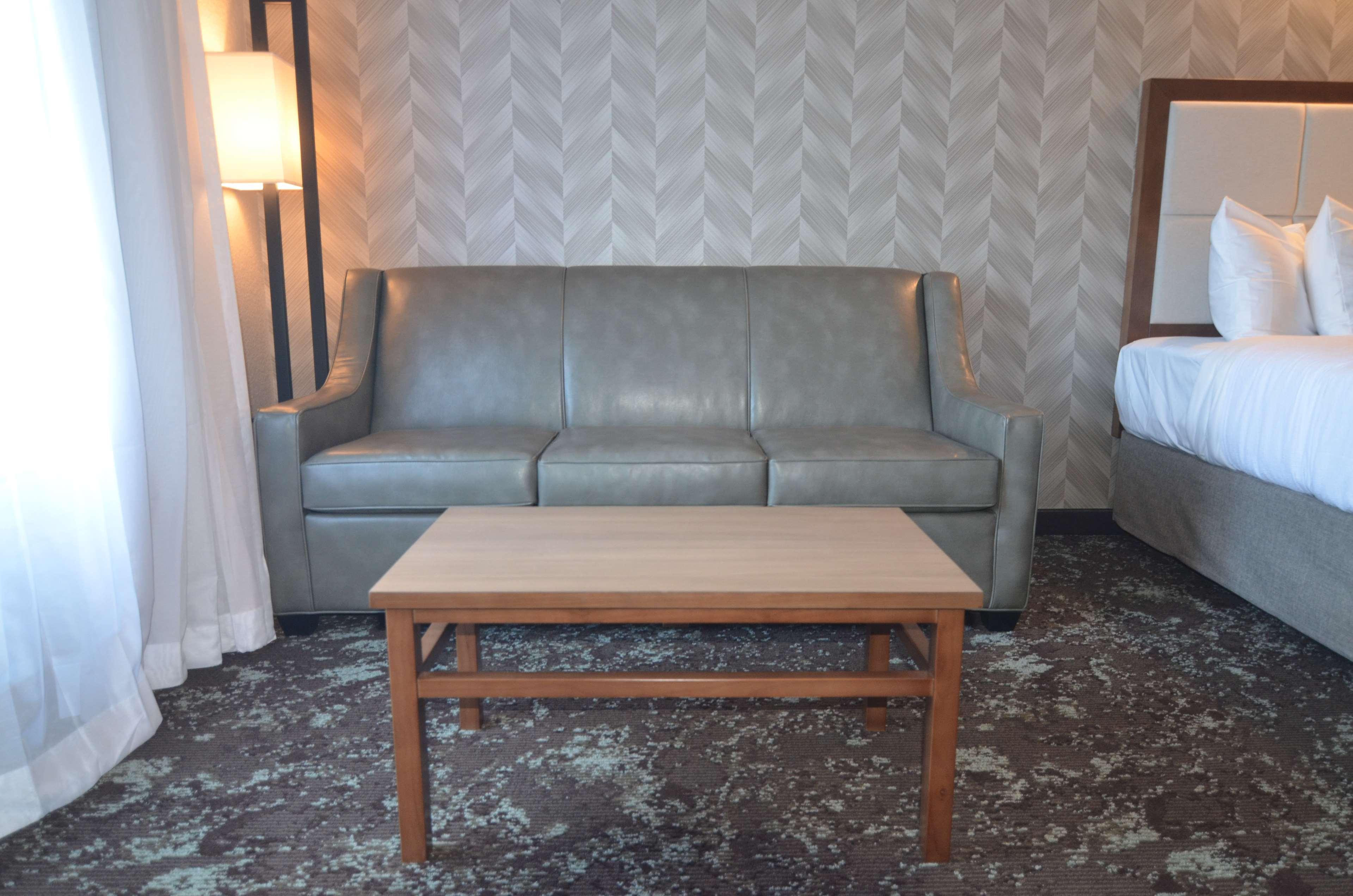 Best Western Plus Okotoks Inn&Suites Extérieur photo