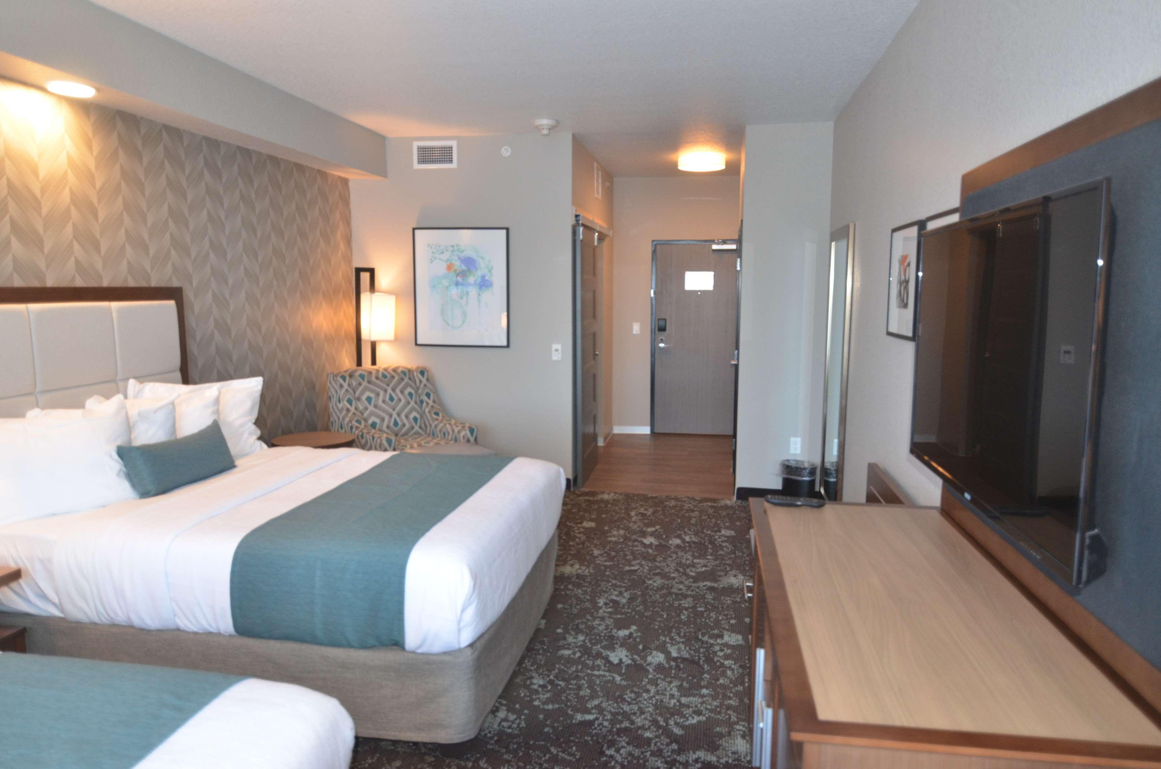 Best Western Plus Okotoks Inn&Suites Extérieur photo