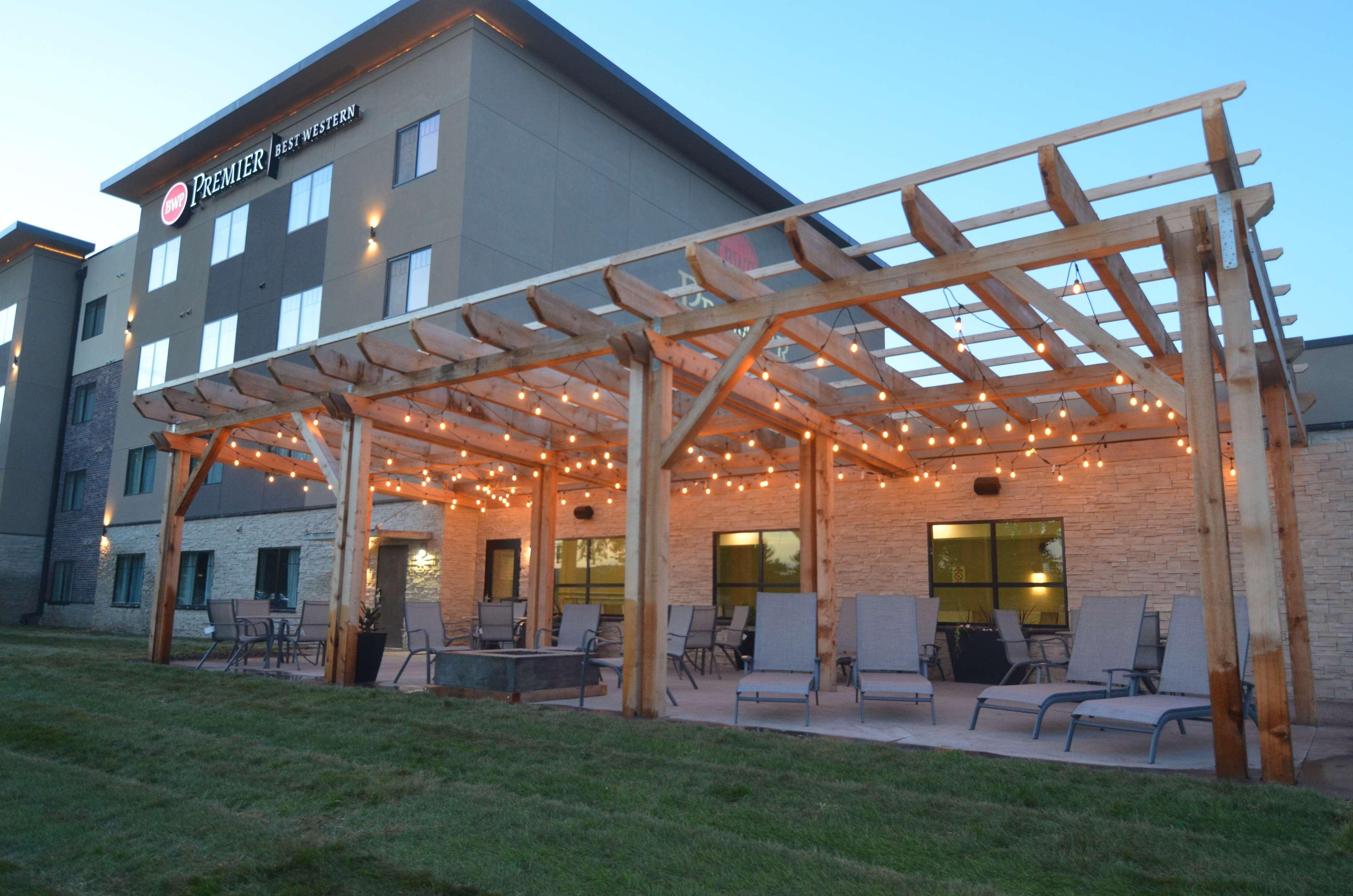 Best Western Plus Okotoks Inn&Suites Extérieur photo