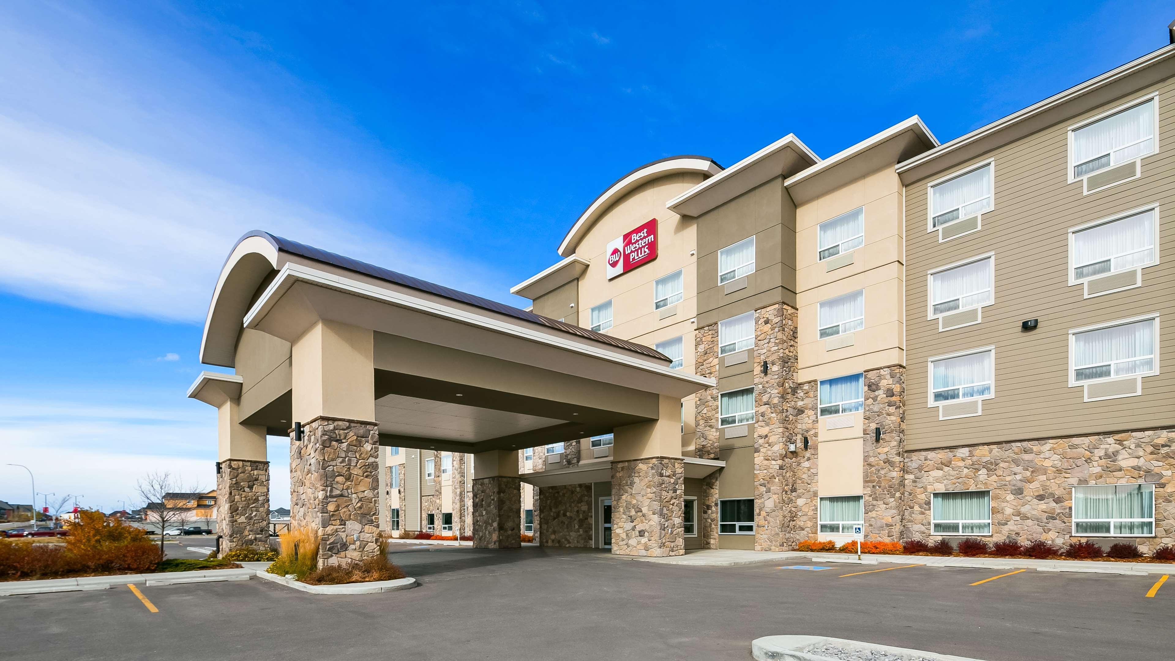 Best Western Plus Okotoks Inn&Suites Extérieur photo