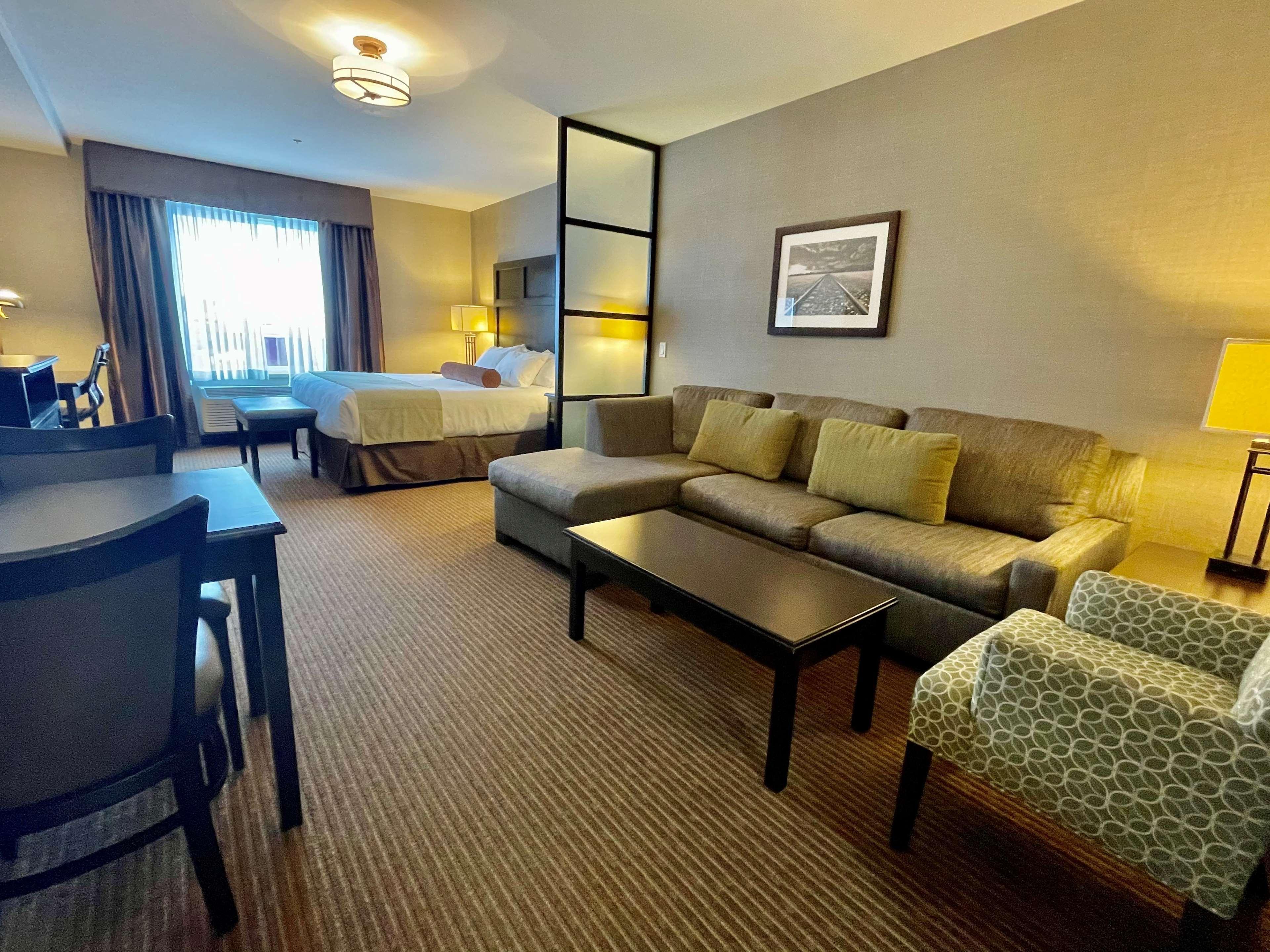 Best Western Plus Okotoks Inn&Suites Extérieur photo