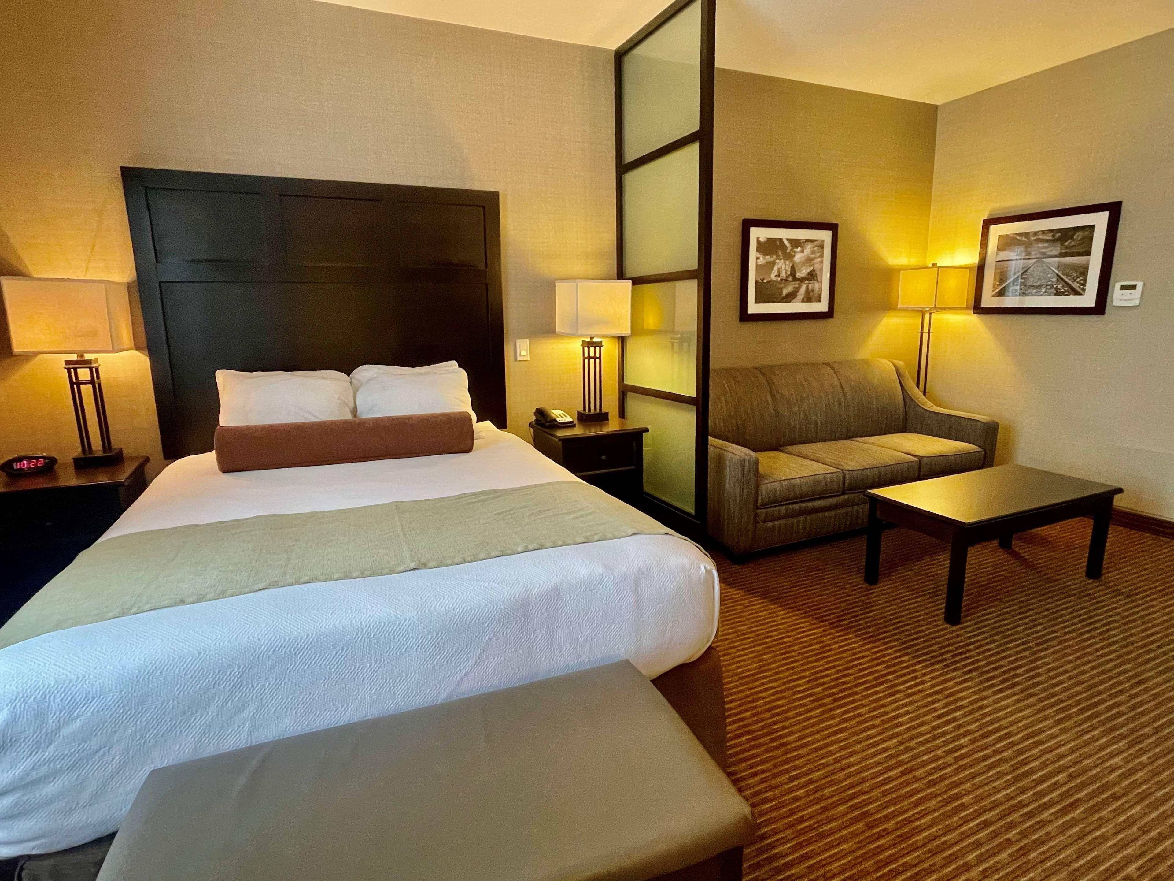 Best Western Plus Okotoks Inn&Suites Extérieur photo