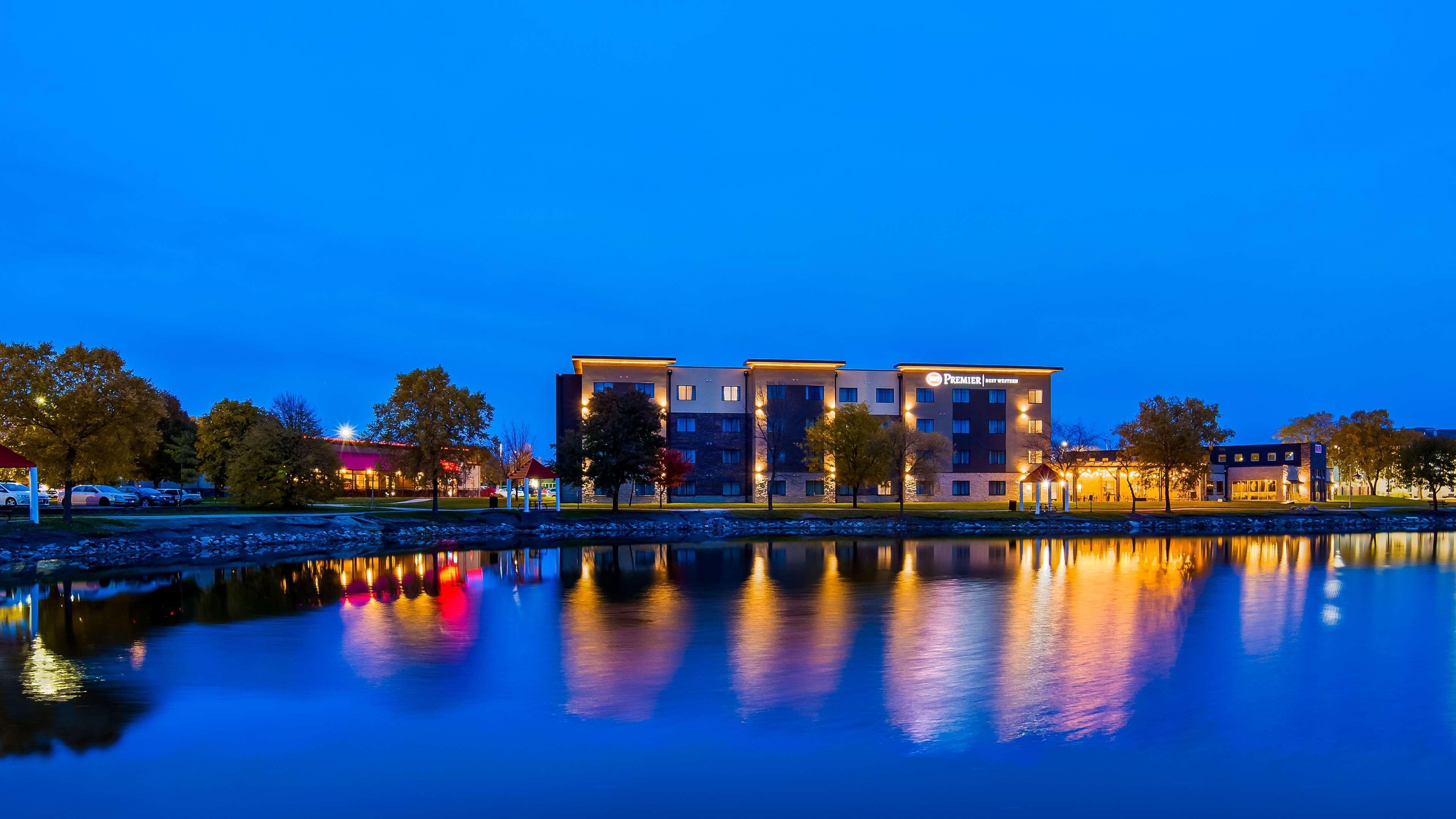 Best Western Plus Okotoks Inn&Suites Extérieur photo