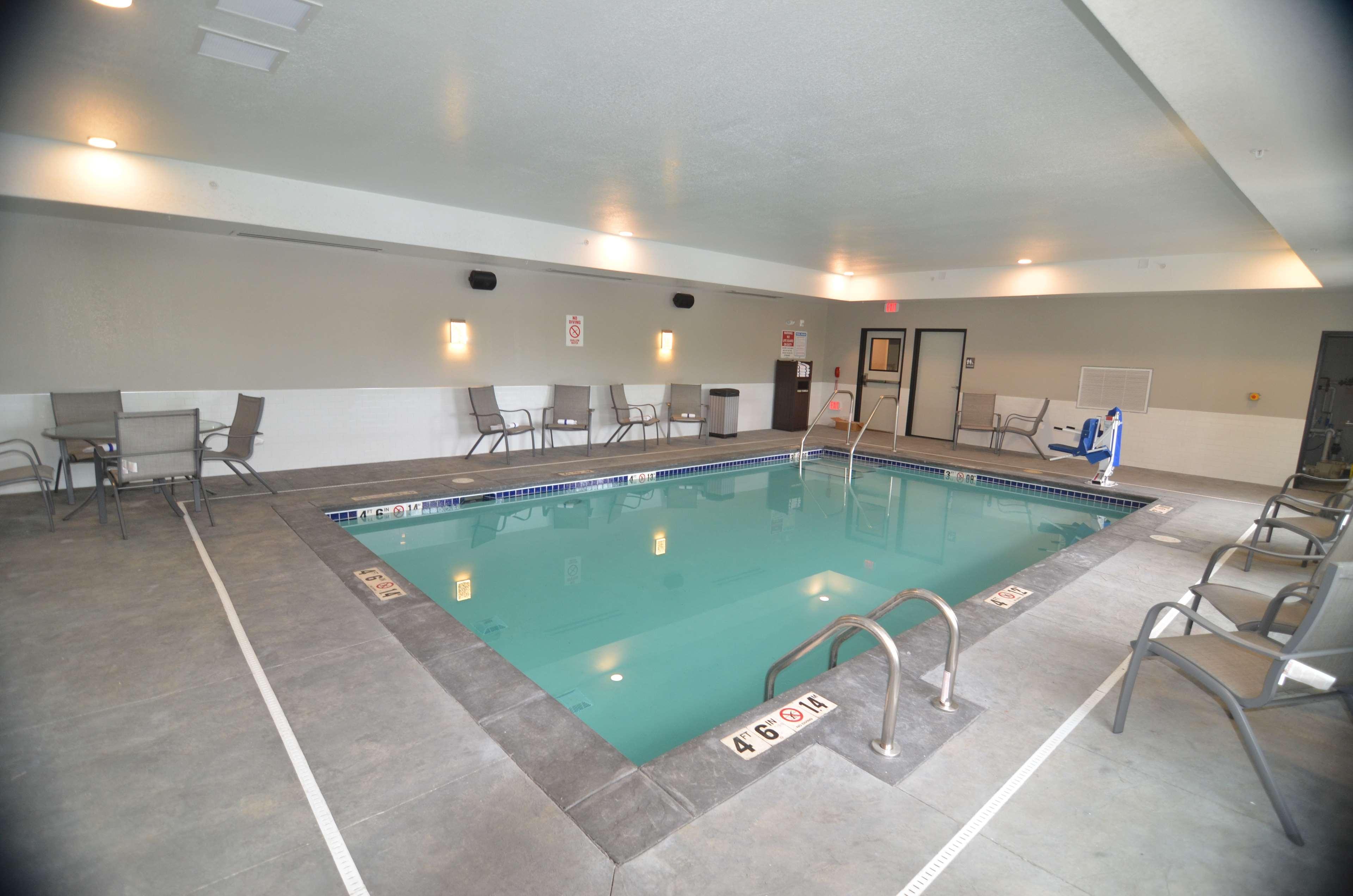 Best Western Plus Okotoks Inn&Suites Extérieur photo