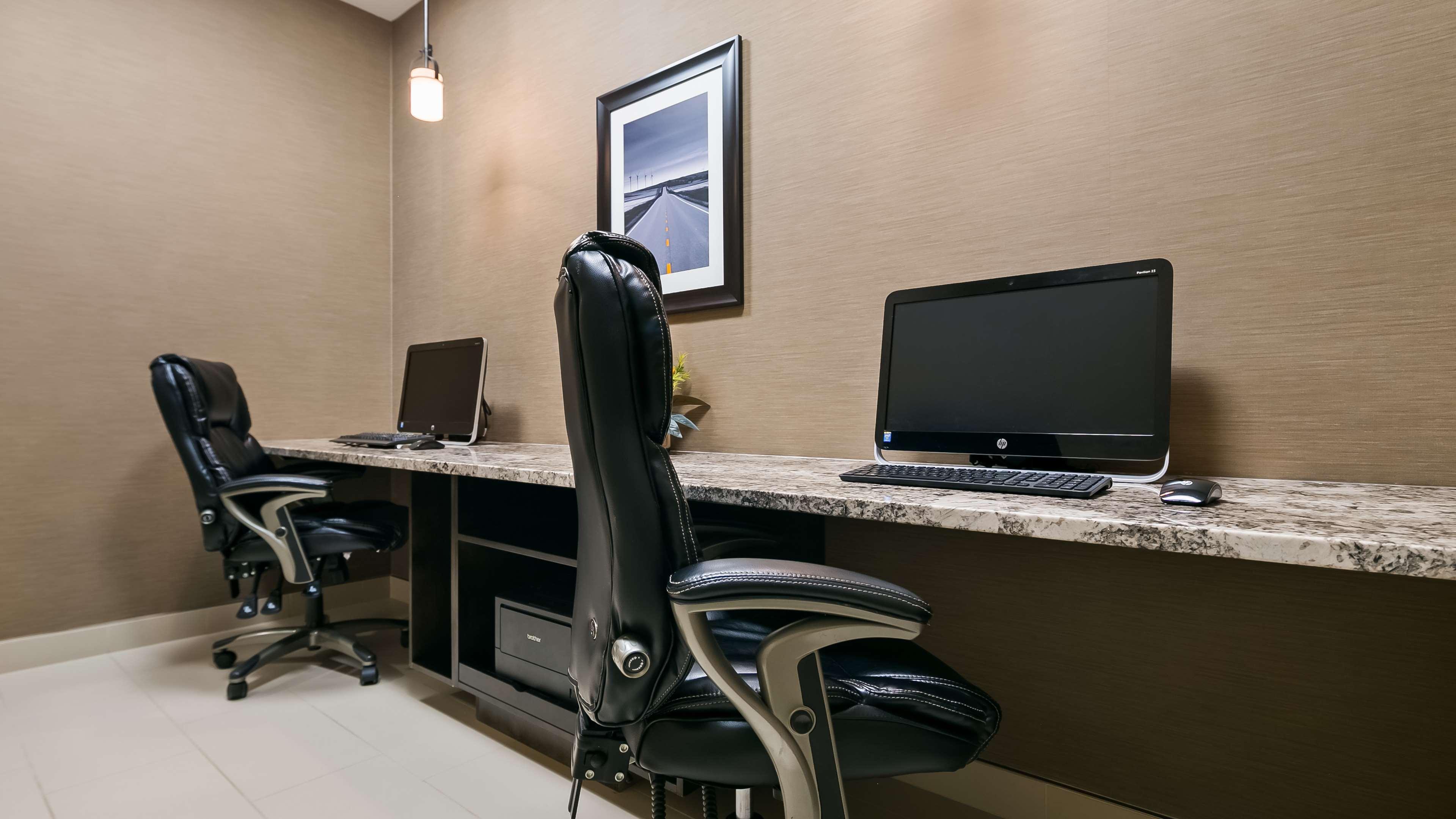 Best Western Plus Okotoks Inn&Suites Extérieur photo