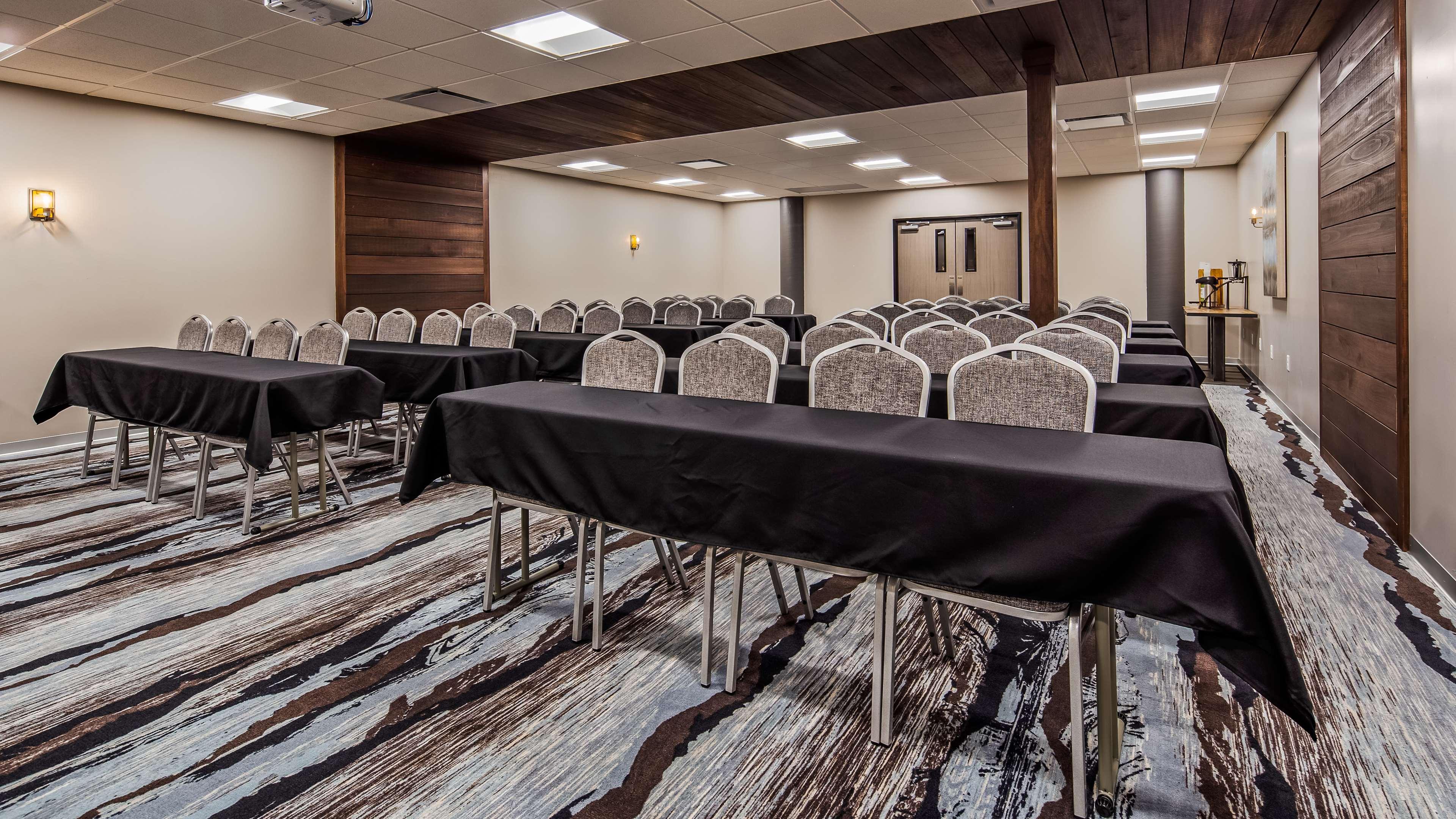 Best Western Plus Okotoks Inn&Suites Extérieur photo