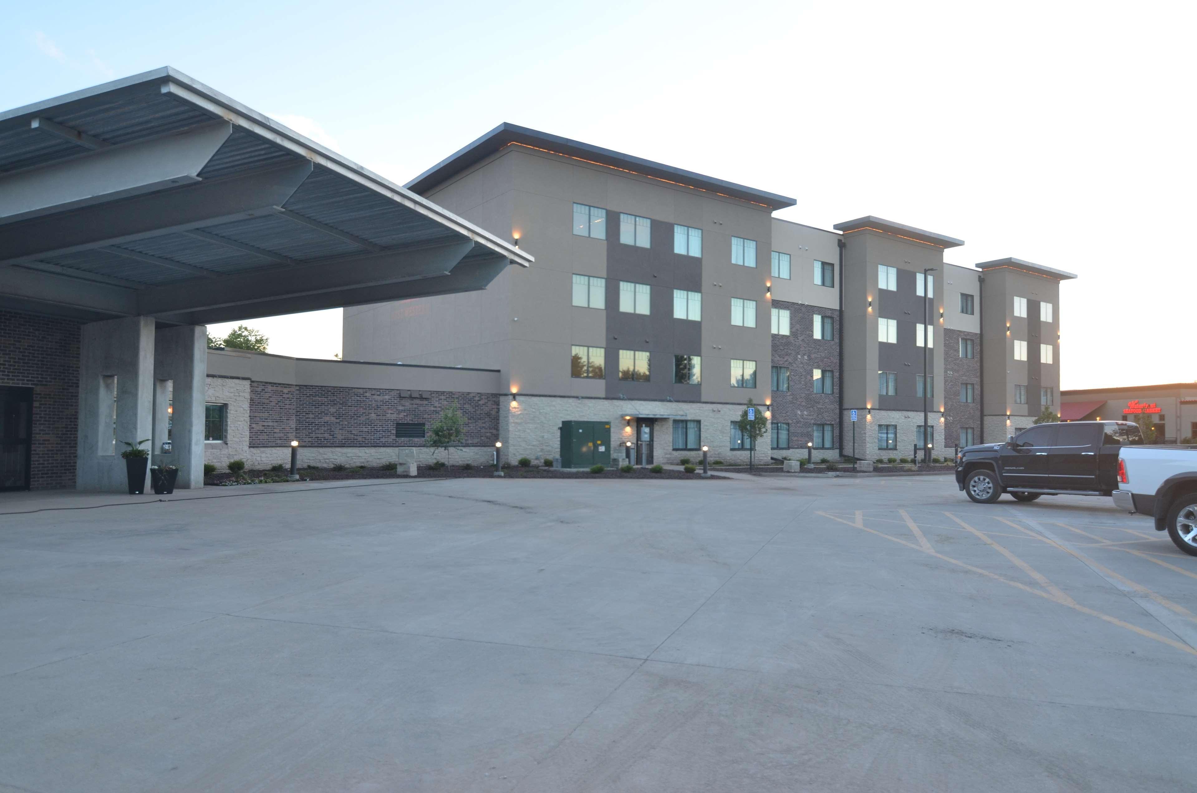 Best Western Plus Okotoks Inn&Suites Extérieur photo