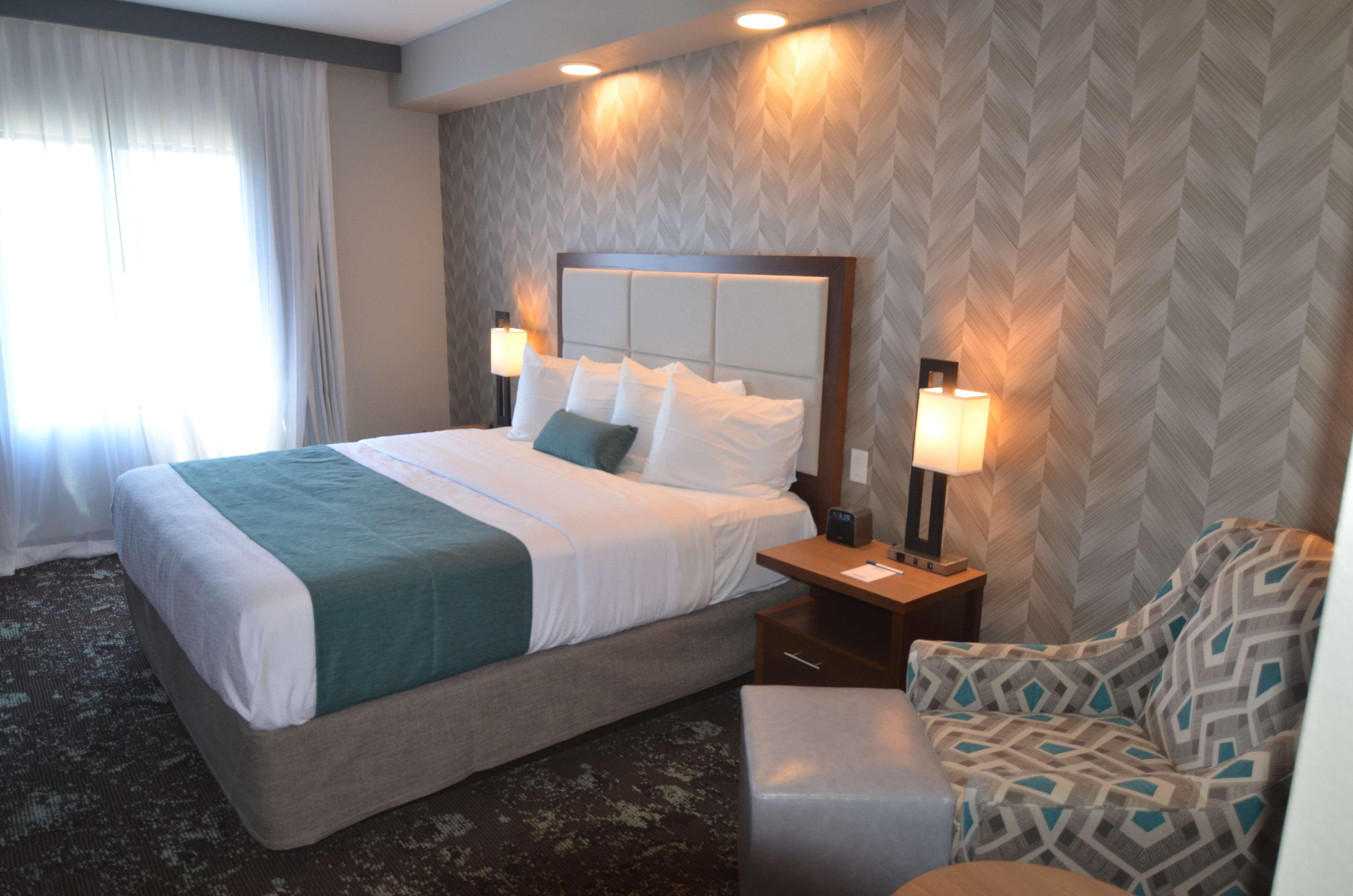 Best Western Plus Okotoks Inn&Suites Extérieur photo