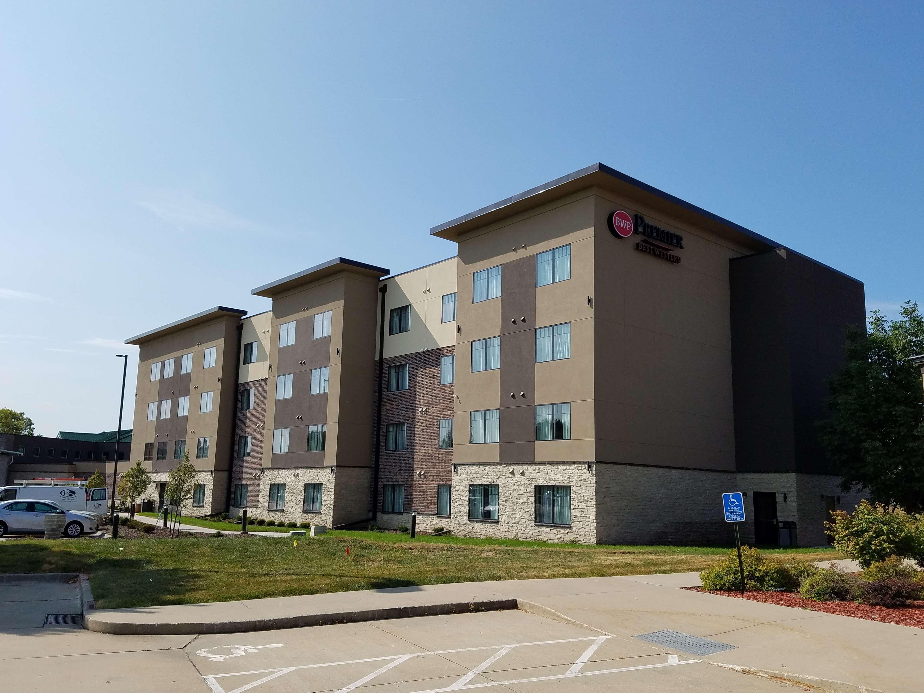 Best Western Plus Okotoks Inn&Suites Extérieur photo