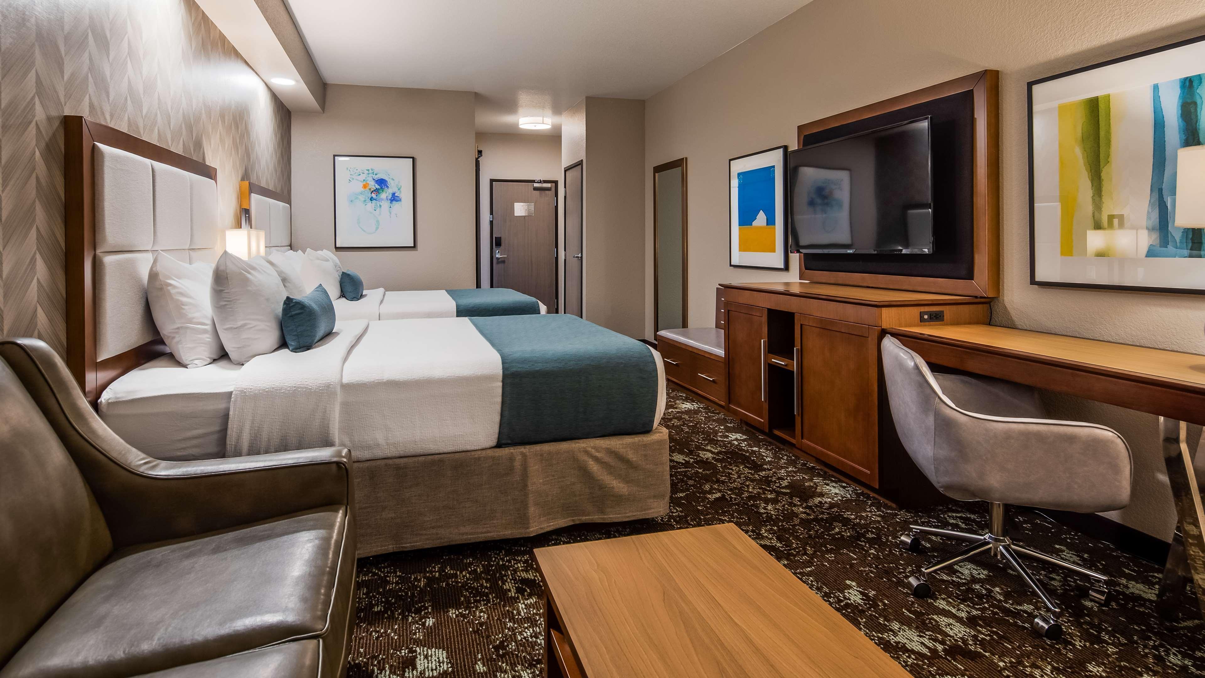 Best Western Plus Okotoks Inn&Suites Extérieur photo