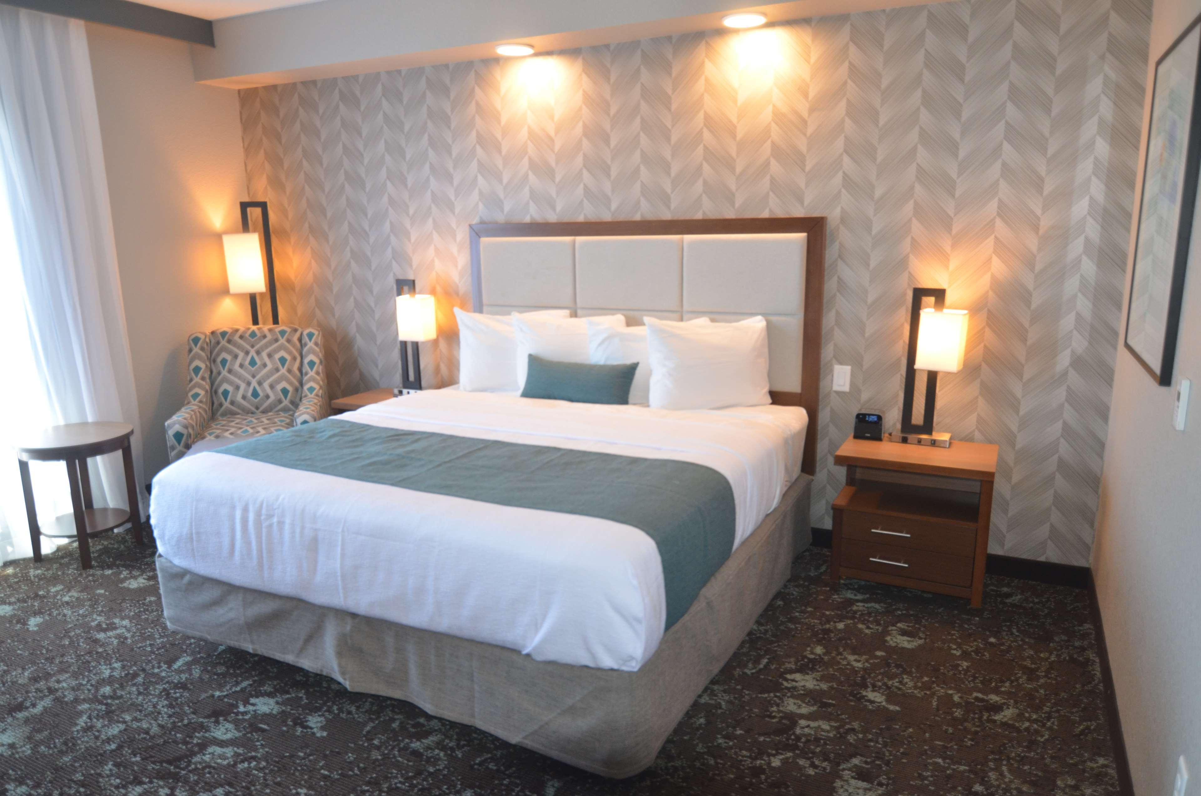 Best Western Plus Okotoks Inn&Suites Extérieur photo