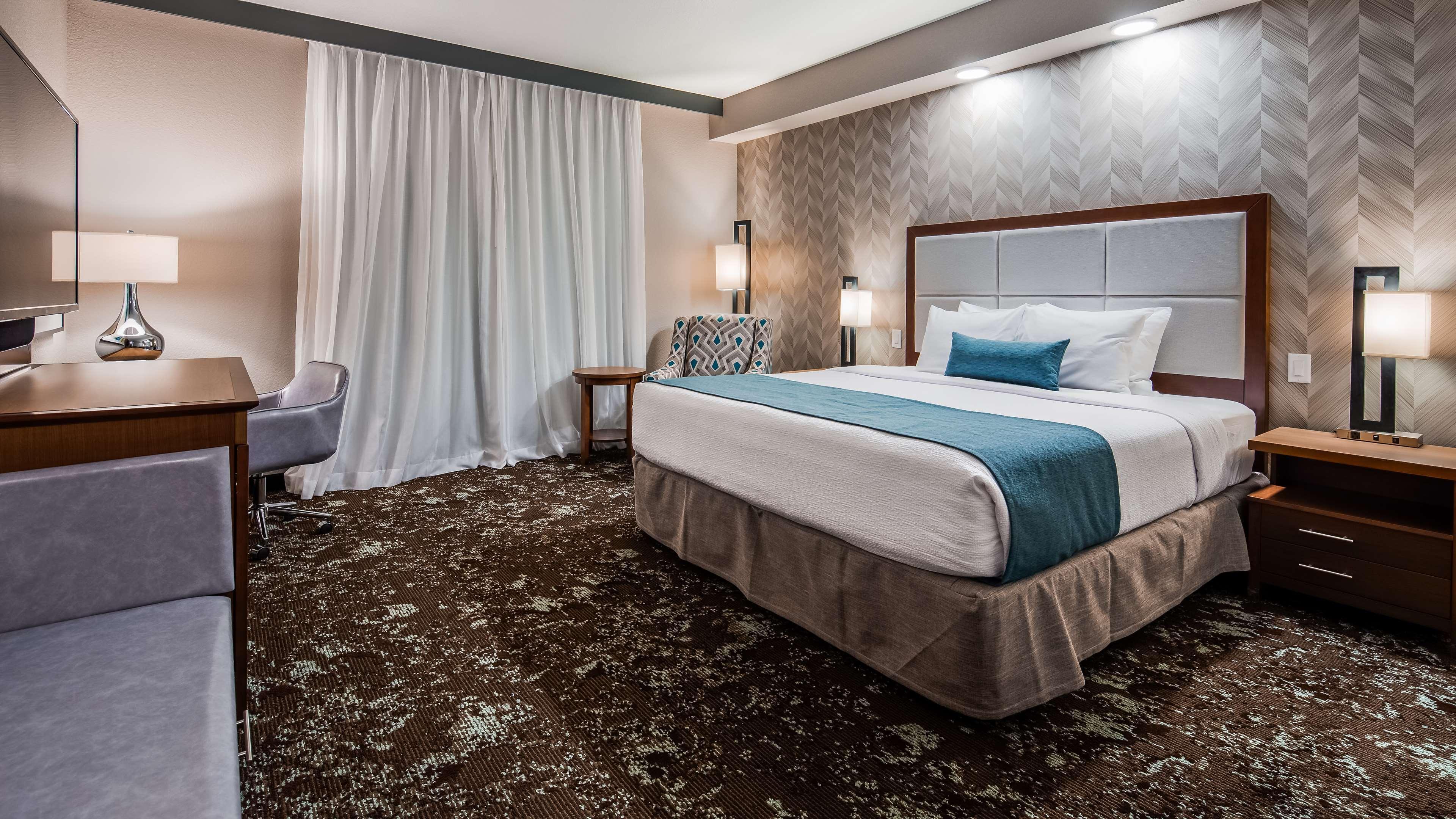 Best Western Plus Okotoks Inn&Suites Extérieur photo