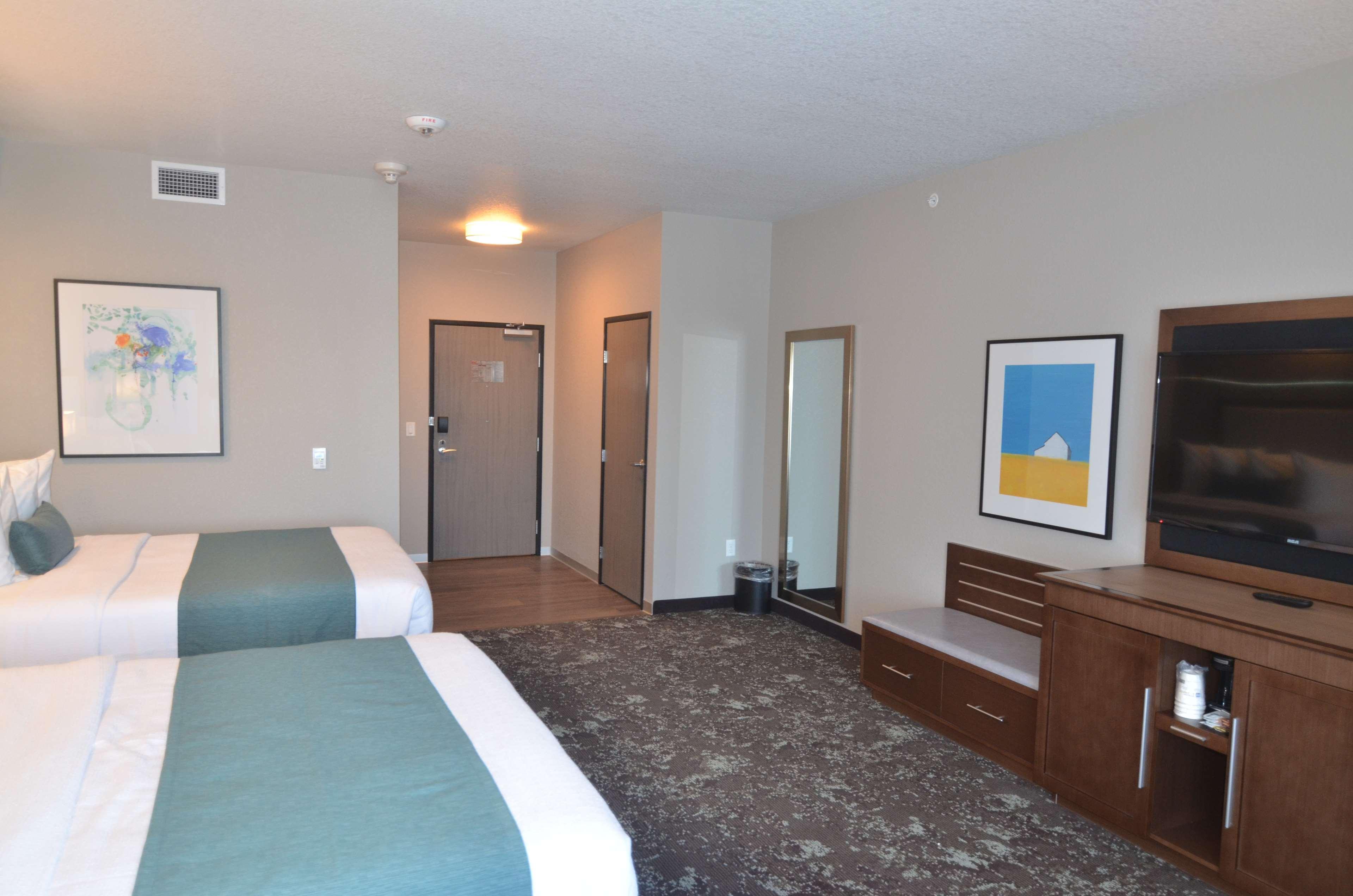 Best Western Plus Okotoks Inn&Suites Extérieur photo
