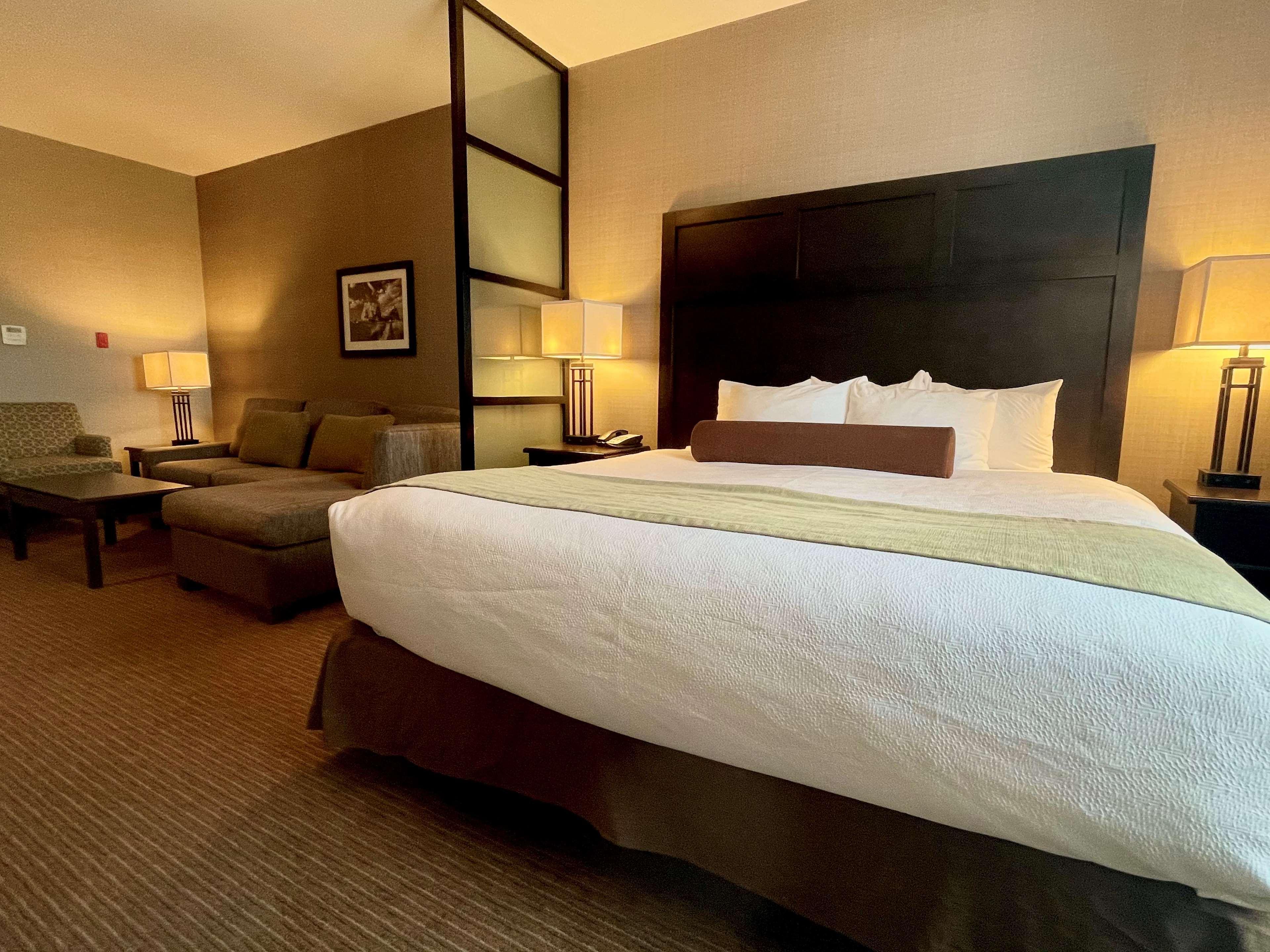 Best Western Plus Okotoks Inn&Suites Extérieur photo